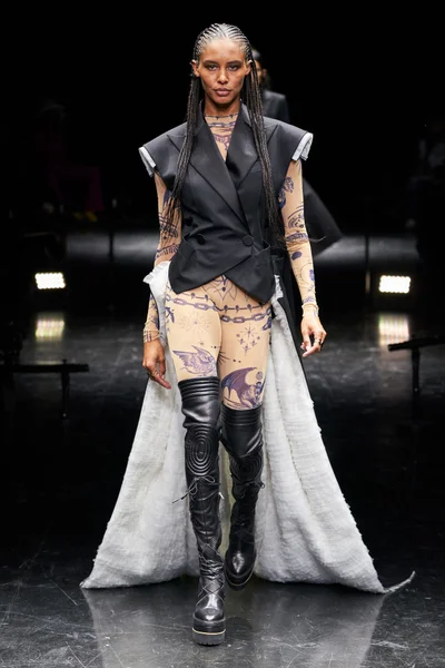 Look 27